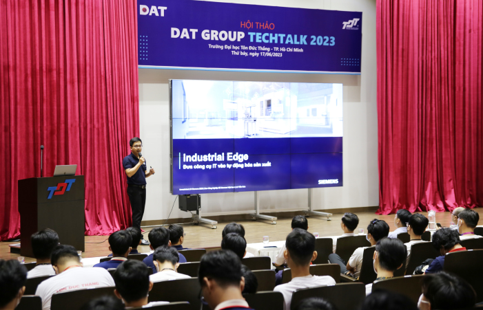 hoi-thao-dat-group-techtalk-2023-nang-cao-nang-luc-canh-tranh-cho-hang-tram-sinh-vien-h22106