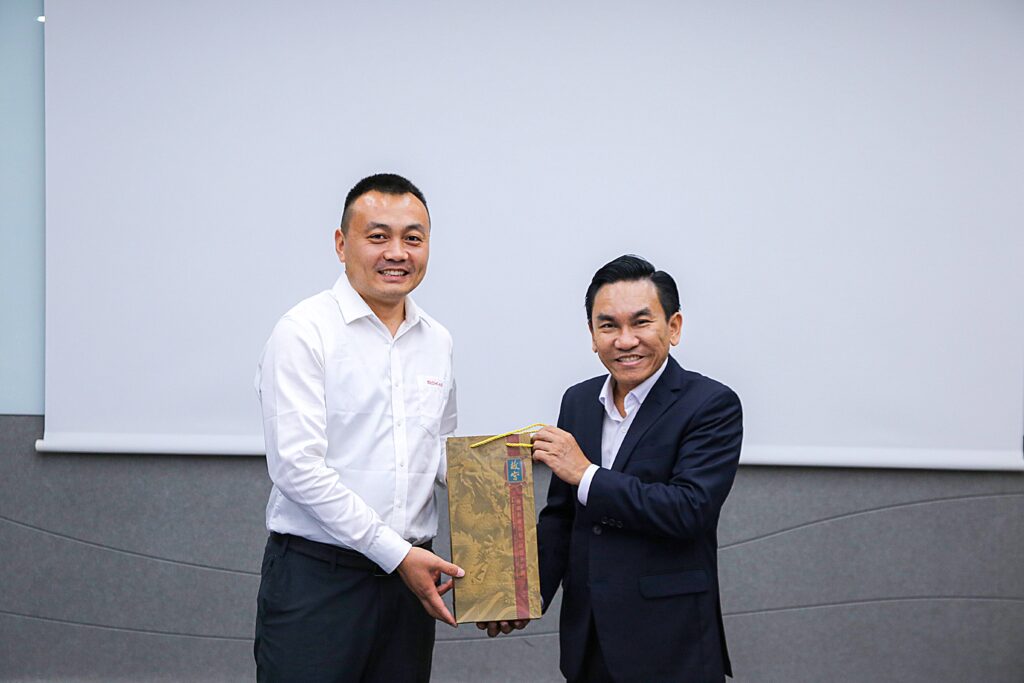 dat rokae h11 auto draft DAT GROUP VÀ ROKAE ROBOTICS KÝ KẾT HỢP TÁC CHIẾN LƯỢC – KIẾN TẠO TƯƠNG LAI TỰ ĐỘNG HÓA THÔNG MINH TẠI VIỆT NAM