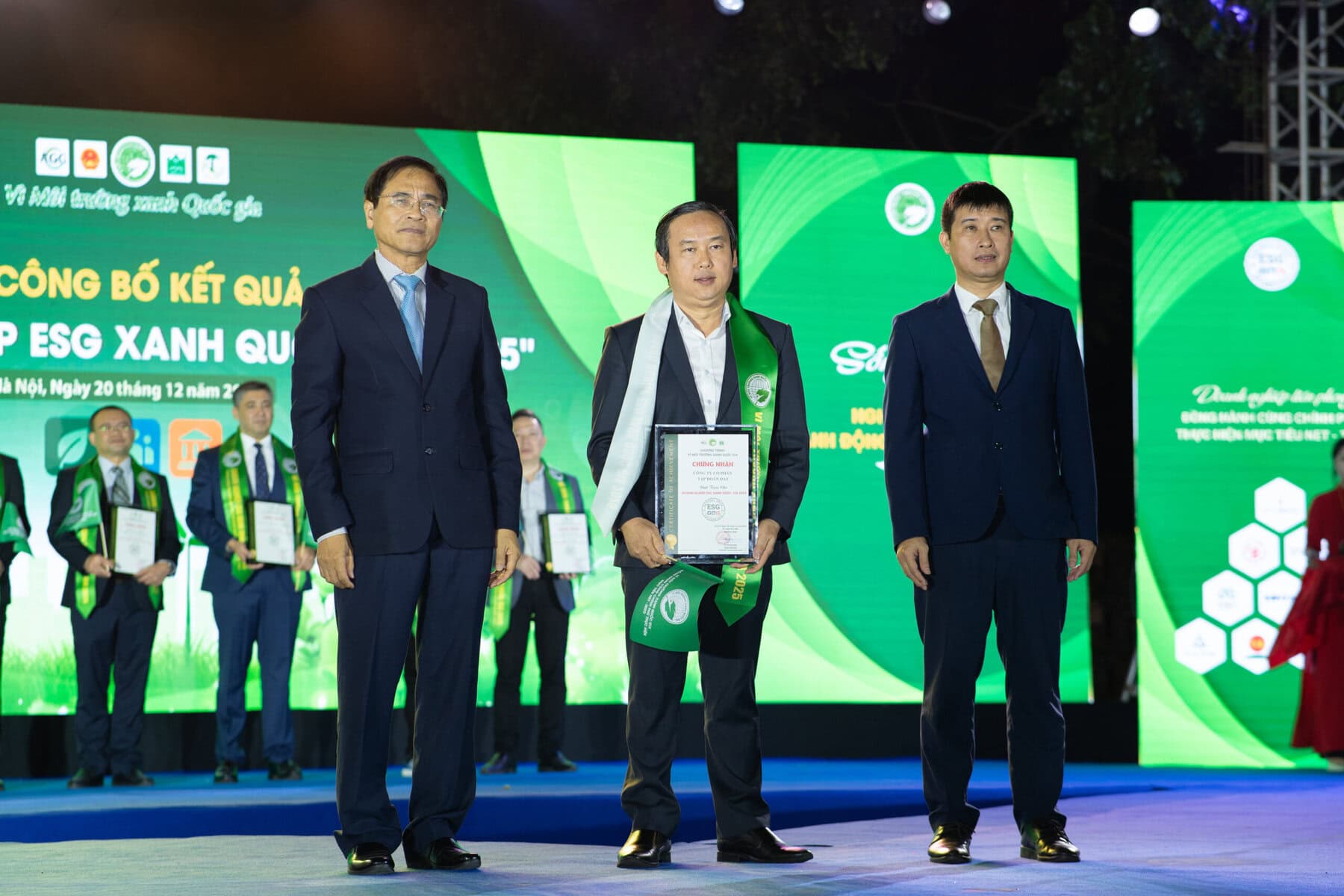 DAT Group được vinh danh Doanh nghiệp ESG Xanh Quốc gia 2025 1 3 dat group duoc vinh danh doanh nghiep esg xanh quoc gia 2025 scaled DAT Group được vinh danh Doanh nghiệp ESG Xanh Quốc gia 2025