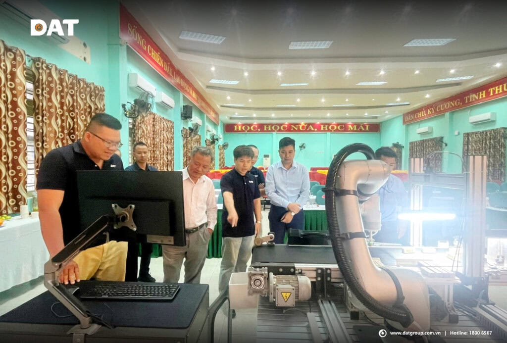 Hội thảo Tự động hóa trong Robot thông minh, Robot công nghiệp và Robot tự hành cùng DAT Group 1 dat group tai hoi thao robot hoi thao tu dong hoa trong robot thong minh robot cong nghiep va robot tu hanh cung dat group Hội thảo Tự động hóa trong Robot thông minh, Robot công nghiệp và Robot tự hành cùng DAT Group