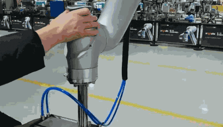 Robot cộng tác ROKAE ứng dụng đóng pallet thông minh trong dây chuyền sản xuất vaccine 3 hinh 2 robot cong tac rokae ung dung dong pallet thong minh trong day chuyen san xuat vaccine Robot cộng tác ROKAE ứng dụng đóng pallet thông minh trong dây chuyền sản xuất vaccine