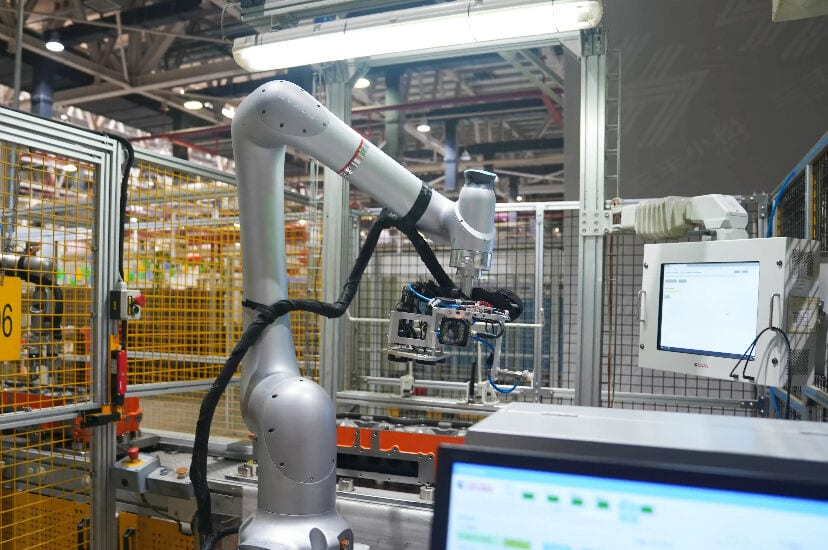 Foton Cummins ứng dụng hơn 100 robot ROKAE trong “nhà máy không đèn” 3 hinh 3 foton cummins ung dung hon 100 robot rokae trong nha may khong den Foton Cummins ứng dụng hơn 100 robot ROKAE trong “nhà máy không đèn”