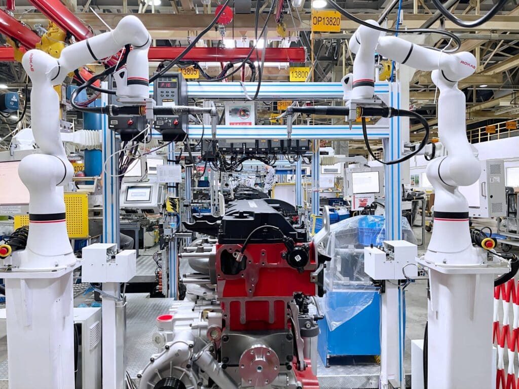 5 lý do doanh nghiệp sản xuất nên đầu tư robot ngay 2 xmateer7 screw locking 1 5 ly do doanh nghiep san xuat nen dau tu robot ngay tu nam 2026 5 lý do doanh nghiệp sản xuất nên đầu tư robot ngay