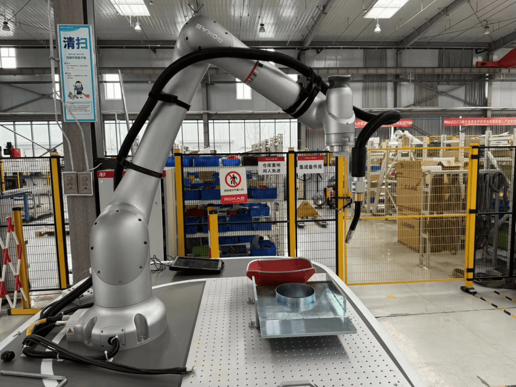 Robot Gắp Sản Phẩm Nhựa: Giải Pháp Tự Động Hóa Cho Dây Chuyền Ép Phun 1 rokae cr7 robot gap san pham nhua giai phap tu dong hoa cho day chuyen ep phun Robot Gắp Sản Phẩm Nhựa: Giải Pháp Tự Động Hóa Cho Dây Chuyền Ép Phun