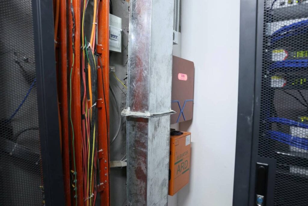 Tủ điều khiển thang máy SORA – Thiết kế nhỏ gọn, tối ưu cho Home Lift và công trình dân dụng 1 2aoboqoufabn04rvbkjup3bauxrgnzucqizk8jsi 1 tu dieu khien thang may sora thiet ke nho gon toi uu cho home lift va cong trinh dan dung Tủ điều khiển thang máy SORA – Thiết kế nhỏ gọn, tối ưu cho Home Lift và công trình dân dụng